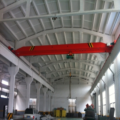 LXG型电动悬挂过轨起重机安装完成