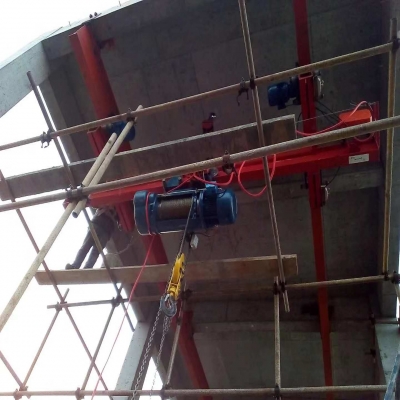 LX型电动单梁悬挂起重机安装完成并投入使用